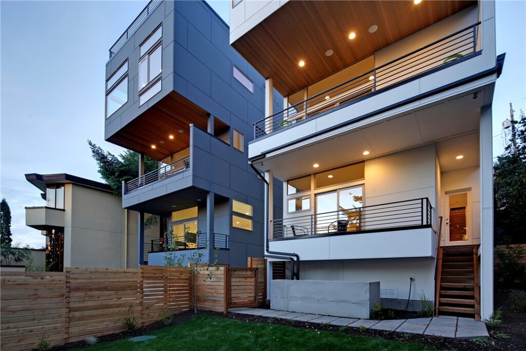 Modern Seattle Home: Panoramic Views & Open Floor Plan