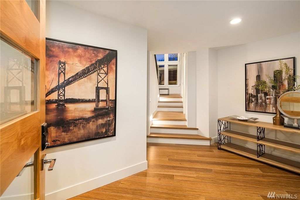 Spacious Seattle Living: 5-Bedroom, 5-Bathroom Home with ADU Potential
